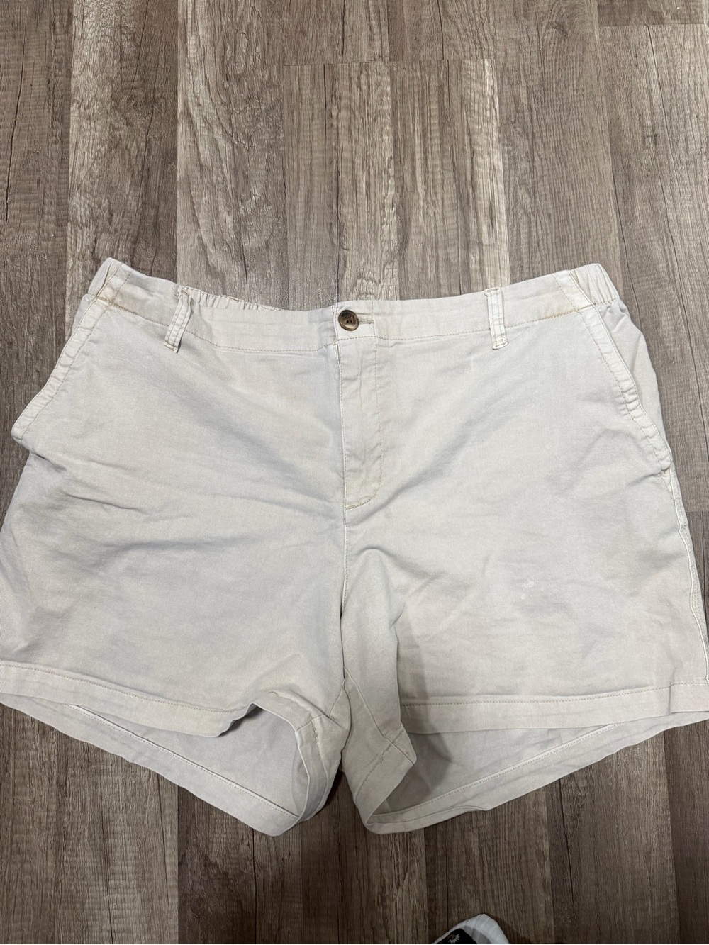 Classic Women's Casual Cotton Shorts in Light Beige